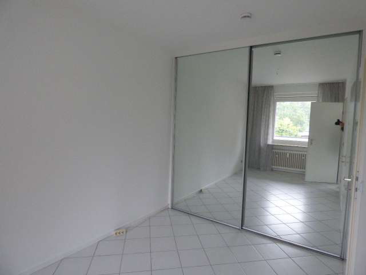 Sehr zentrale 2,0 Zimmer-Mietwohnung mit Balkon & Lift, Nähe S-Bahn Krupunder