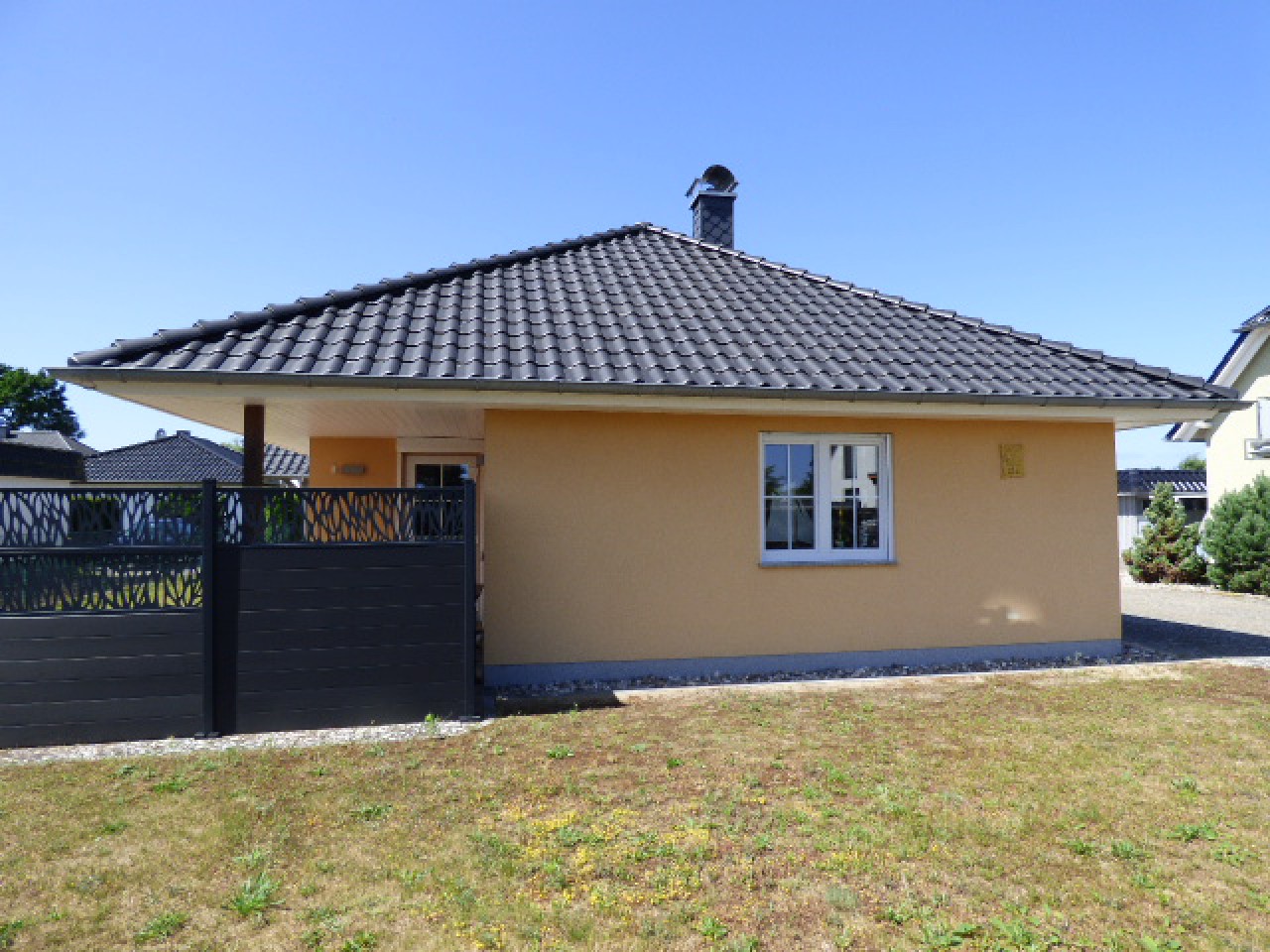 Bungalow mit Kamin & Fussbodenheizung & Vollbad & Garage