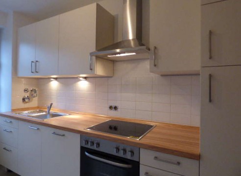 2,5-Zimmer-Mietwohnung komplett saniert mit Westbalkon & Lift