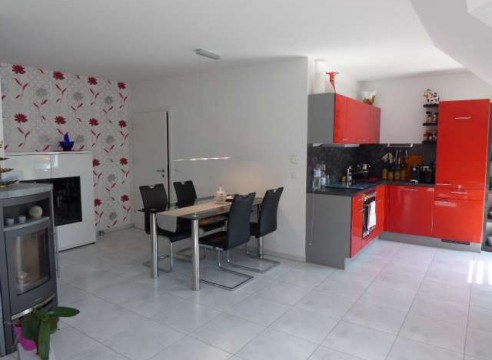 Möblierte große 1,5 Zimmer-Wohnung in der Endetage mit Kamin, Lift und Balkon