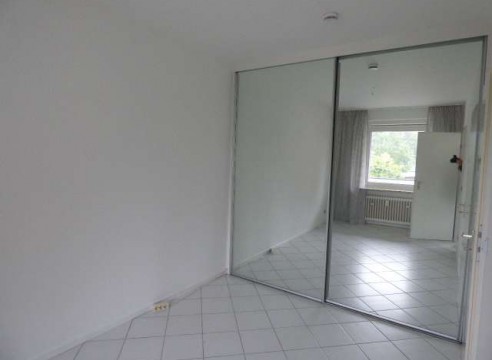 Sehr zentrale 2,0 Zimmer-Mietwohnung mit Balkon & Lift, Nähe S-Bahn Krupunder