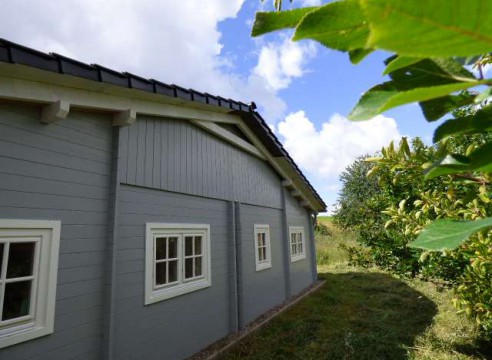 Schweriner Seenlandschaft - Bungalow im Schwedenhausstil mit Carport
